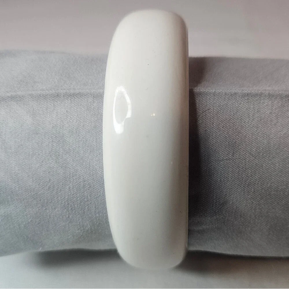 Vintage Solid White Thick Statement Bangle 80s-90s GUC Sz 8
